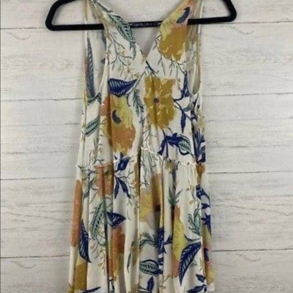 Kimchi Blue By Urban Outfitters white flora top - Picture 4 of 8